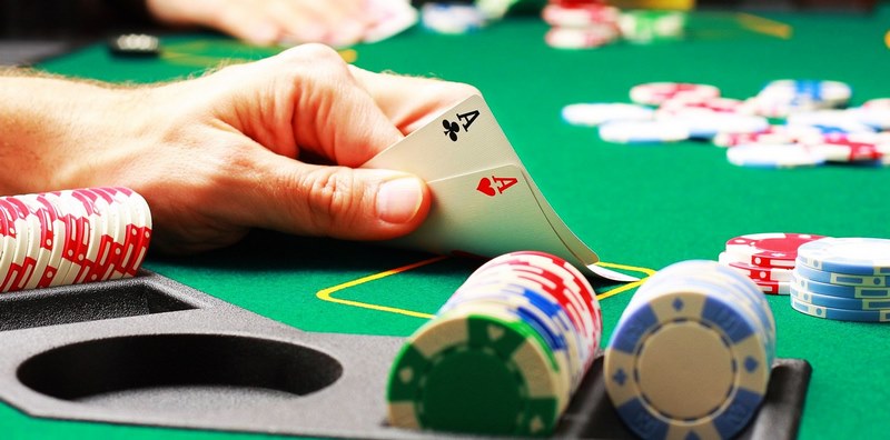 Khái niệm về game bài poker trực tuyến