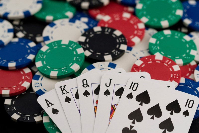 Cách chơi poker quy định lựa chọn mỗi vòng