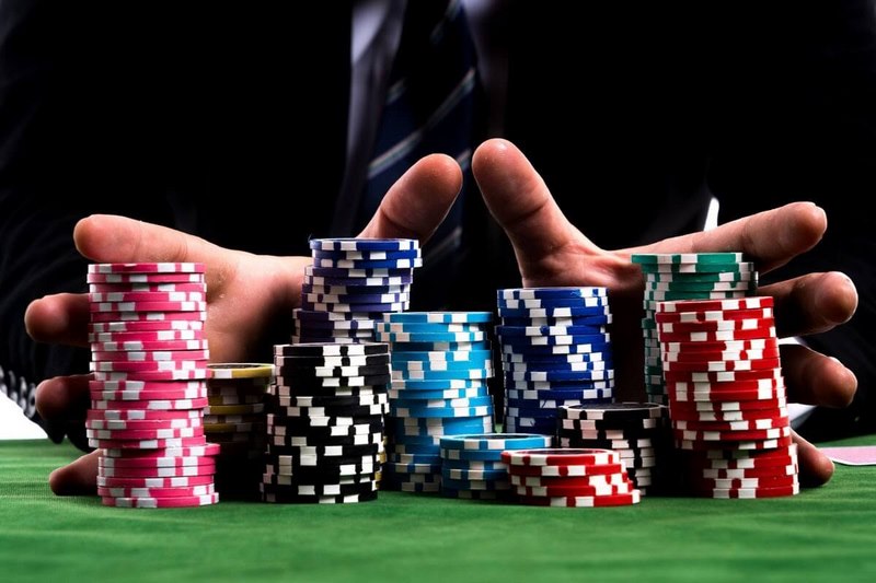 Dùng đa dạng lối chơi là cách chơi poker thông minh
